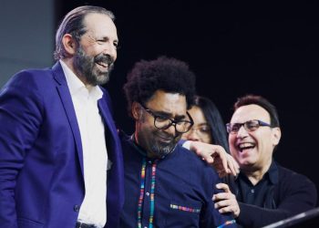 El maestro Javier Vargas recibe el Berklee Alumni Achievement Award y se convierte en el segundo dominicano en obtener este reconocimiento