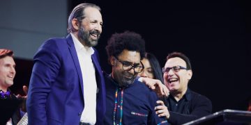 El maestro Javier Vargas recibe el Berklee Alumni Achievement Award y se convierte en el segundo dominicano en obtener este reconocimiento