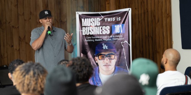 Realizan la primera conferencia sobre la industria de la música en Provincia Duarte