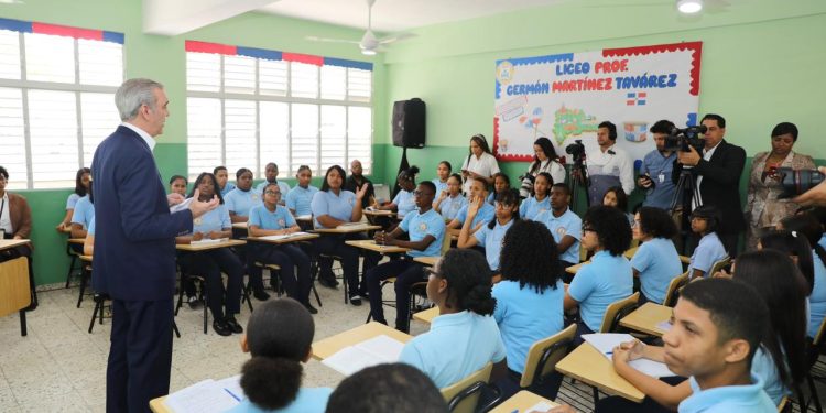 Presidente Abinader da seguimiento a la docencia de Educación Moral, Cívica y Ética Ciudadana y destaca su aporte a la formación de mejores ciudadanos y dominicanos