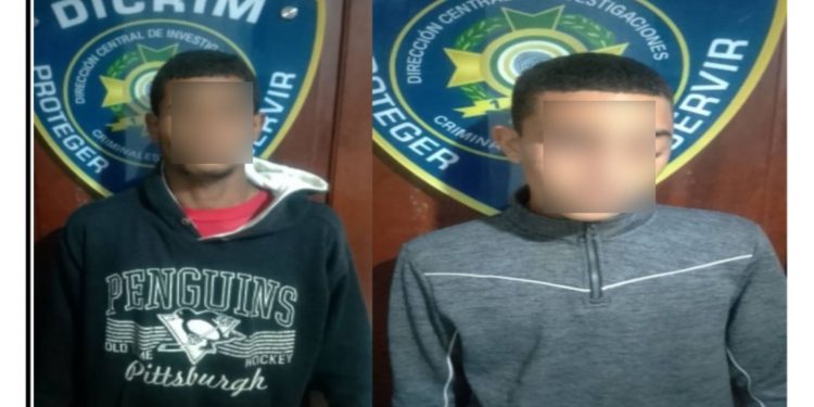 Policía apresa a dos hombre por robo en banca de lotería en Jarabacoa