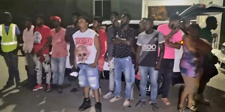 Ejército intercepta dos vehículos con 29 haitianos en condición migratoria irregular en Dajabón