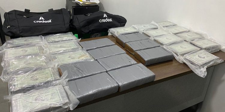 Policía Nacional apresa a tres personas y ocupa gran cantidad de sustancias controladas durante operativos preventivos en SPM