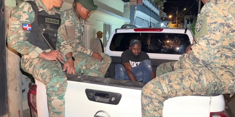 Ejército y DGM realizan operativo de interdicción migratoria y detienen 153 haitianos indocumentados en Constanza