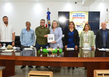 "Sin abejas no habría vida", asegura Hecmilio Galvan