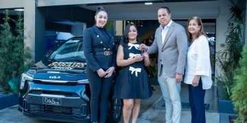 Priority Courier entrega automóvil a ganadora de su Sorteo Dorado 2025