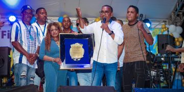 Víctor Pichardo eleva oración por la salud de Ramón Alburquerque en Peralvillo