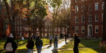 Preocupación en Harvard: muchos estudiantes faltan a clase y aun así obtienen buenas calificaciones