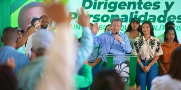 Leonel retoma agenda de juramentaciones de nuevos miembros de FP este sábado