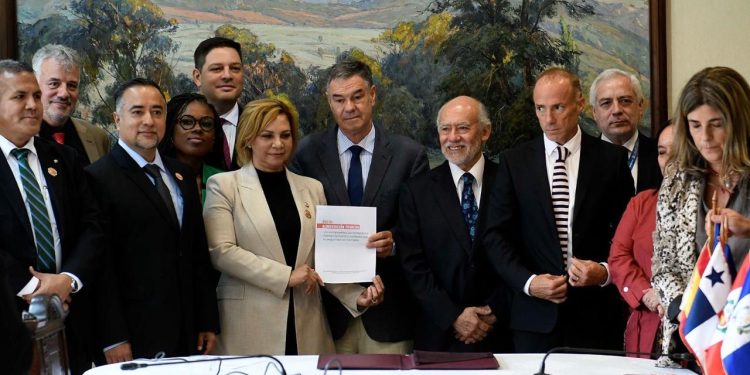 Diputada Soraya Suárez lidera agenda regional contra el hambre en encuentro parlamentario en Chile