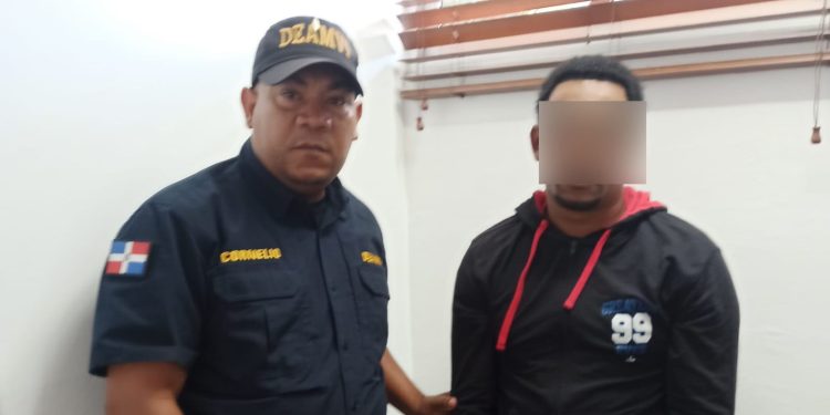 Policía Nacional apresa a hombre acusado de disparar y herir a su pareja en La Vega