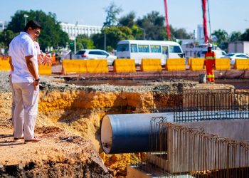 Fellito Suberví recibe trabajos de empalme de tuberías en la avenida Gregorio Luperón