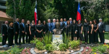 Embajador Juan Cohen encabeza acto conmemorativo por el 213 aniversario del natalicio de Juan Pablo Duarte en Chile