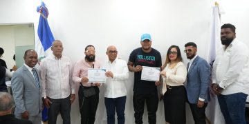 Comisión Presidencial de Apoyo al Desarrollo Barrial entrega certificados y equipos de barbería a ganadores del evento Peluqueros RD