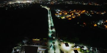 RD Vial refuerza iluminación en vías de región Sur con la instalación de lámparas solares