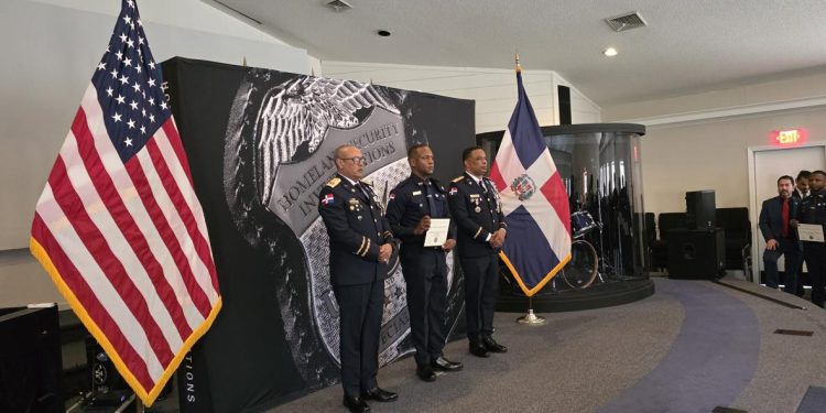 Director PN asiste en Georgia a graduación de 11 agentes capacitados en investigación y operaciones internacionales