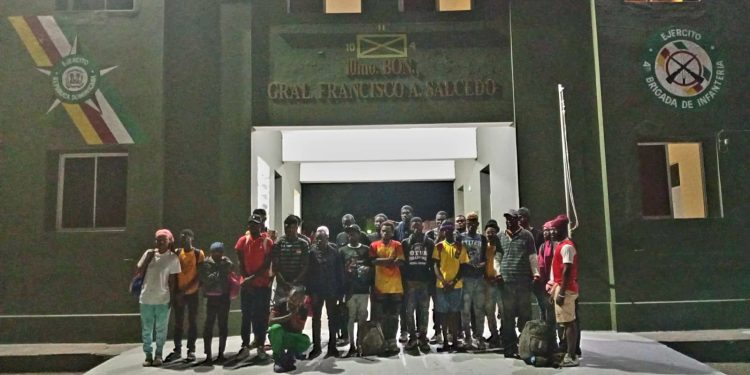 Ejército detiene 28 migrantes haitianos localizados con vigilancia de drones en Dajabón