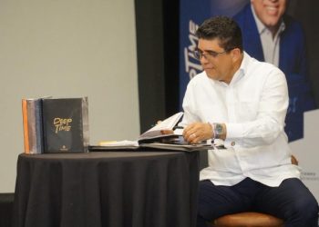 Dío Astacio lanza el sistema de gestión DeepTime enfocado en liderazgo y uso efectivo del tiempo
