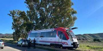 Varios heridos en el choque de un tren de pasajeros contra una grúa en Cartagena