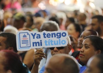 Gobierno entrega más de 500 títulos de apartamentos en Gran Santo Domingo