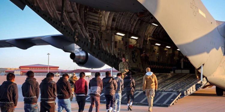 EEUU eleva a 2.600 dólares el incentivo para que migrantes salgan voluntariamente del país