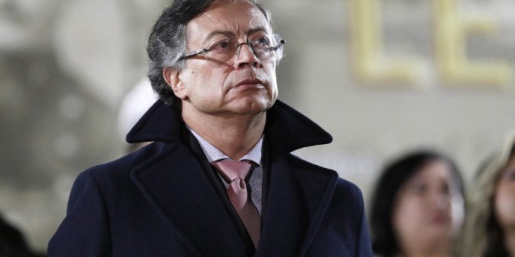Petro convoca para el miércoles una manifestación nacional por la soberanía