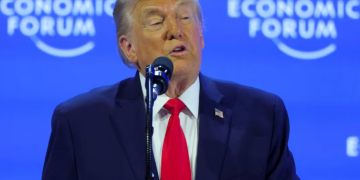 Donald Trump envió una gran flota a Irán y exigió que el régimen negocie un acuerdo nuclear justo: “El tiempo se acaba”