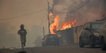 Suben a 19 los muertos en los incendios en Chile entre inquietud por reactivación de focos