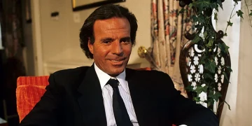 Julio Iglesias es acusado de agresión sexual por dos empleadas