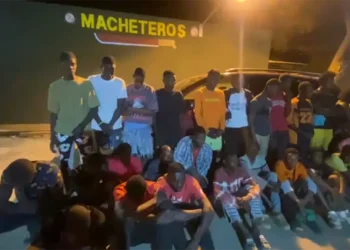 Ejército intercepta miniván con 30 haitianos indocumentados en Valverde