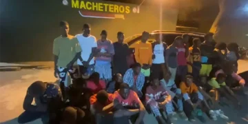 Ejército intercepta miniván con 30 haitianos indocumentados en Valverde