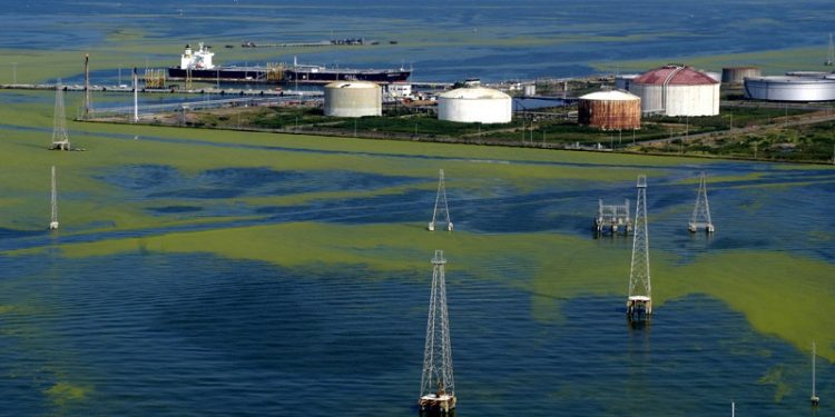 Donald Trump anunció que Venezuela entregará hasta 50 millones de barriles de petróleo a Estados Unidos