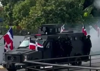 Ministero de Defensa presenta sus primeros camiones blindados fabricados en el país