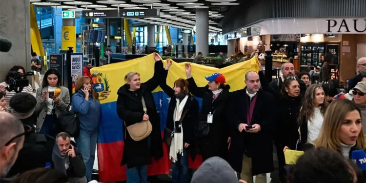 Llegan a Madrid los cinco presos españoles liberados en Venezuela