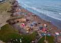 Un muerto y 35 heridos por una ola de seis metros de altura en una playa de Argentina