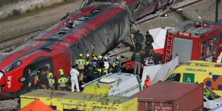 Se elevan a 41 los muertos en el accidente de dos trenes en España