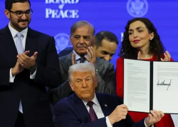 Trump firma acta de constitución de la Junta de Paz en Davos
