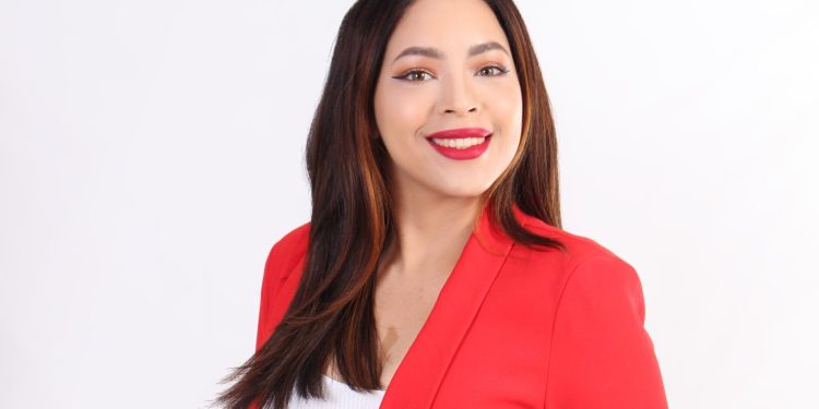 Evalúan posible acción judicial contra corredora de bienes raíces Scarlet Valerio por presunta sustracción de fondos en el sector inmobiliario dominicano