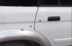 Atacan a tiros vehículo de subdirectora del penal Rafey; hieren a un chofer en Santiago Oeste