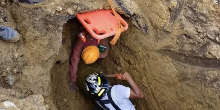 Obrero haitiano muere y otro resulta herido tras derrumbe en excavación en Licey al Medio