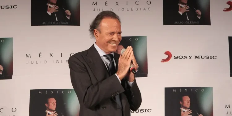 El Gobierno valora retirar a Julio Iglesias la Medalla de Oro al Mérito en las Bellas Artes