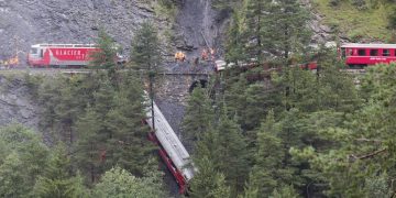 Cinco heridos y decenas de evacuados tras accidente ferroviario en Suiza