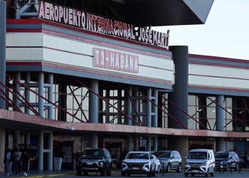 Otro golpe para el turismo de Cuba: Rusia anunció el cese temporal de vuelos por la crisis de combustible en la isla