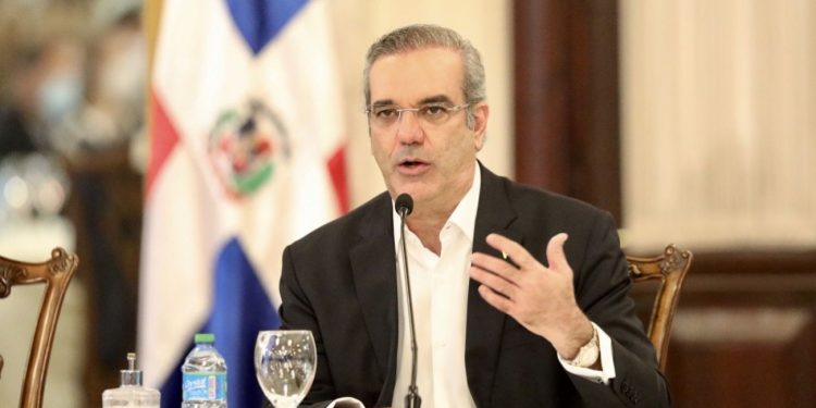 Presidente Abinader recibirá nueva licencia de conducir