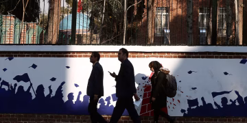 Estados Unidos recomendó a sus ciudadanos abandonar Irán inmediatamente o buscar refugio