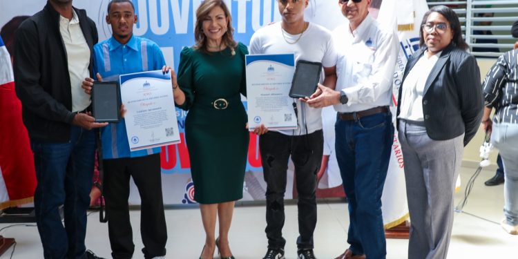 CTC conmemoran el Día Nacional de la Juventud con jornada tecnológica y formativa en Boca Chica