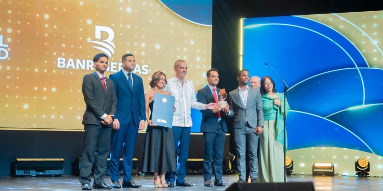 Ministerio de la Juventud reconoce a los ganadores del Premio Nacional de la Juventud 2026