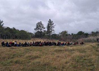 Miembros del Ejército detienen a 66 indocumentados en Loma de Cabrera