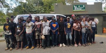 Ejército intercepta minibús con 35 haitianos indocumentados en Montecristi