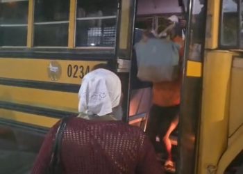 PN retiene conductores con nacionales haitianos durante operativo en San Juan; ocupan drogas, motocicletas y armas blancas